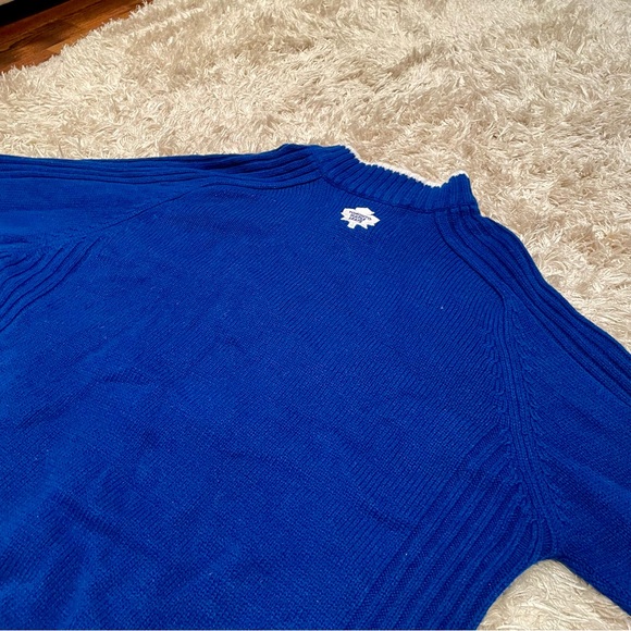 Toronto Maple Leafs Cozy Sweater - Picture 10 of 11
